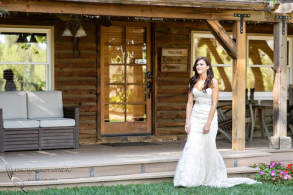 first-look-wedding-photo-at-lake-oak-meadows-by-wedding-photographer-in-temecula,-Photoquest-studio-(4)