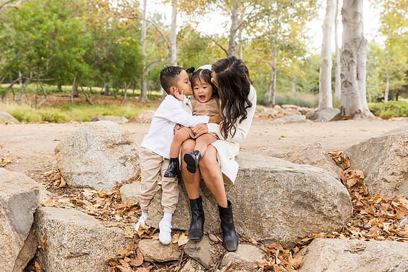 outdoor family photo in irvine by orange county wedding photographer tram bill (124)