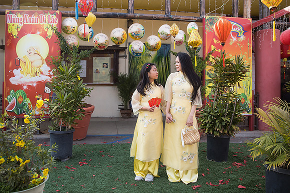 mother and daughter lunar new year viet tet photo orange county los angeles wedding photographer-30