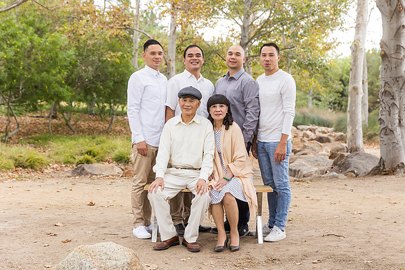 outdoor family photo in irvine by orange county wedding photographer tram bill (193)