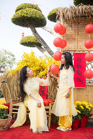mother and daughter lunar new year viet tet photo orange county los angeles wedding photographer-10