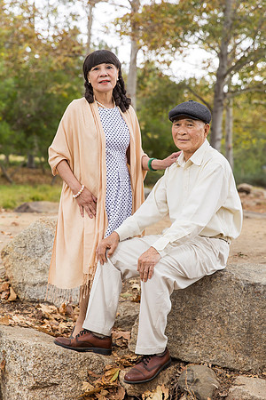 outdoor family photo in irvine by orange county wedding photographer tram bill (161)