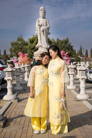 mother and daughter lunar new year viet tet photo orange county los angeles wedding photographer-20
