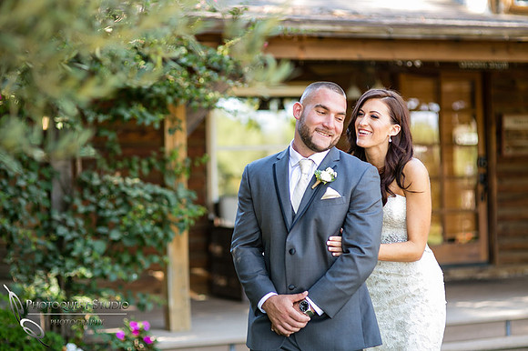 first-look-wedding-photo-at-lake-oak-meadows-by-wedding-photographer-in-temecula,-Photoquest-studio-(7)