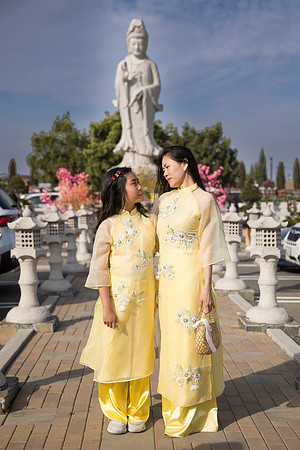 mother and daughter lunar new year viet tet photo orange county los angeles wedding photographer-19
