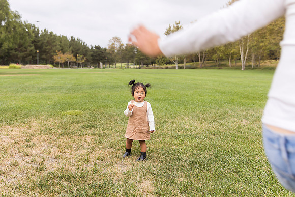 outdoor family photo in irvine by orange county wedding photographer tram bill (226)