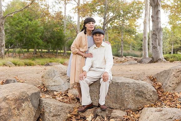 outdoor family photo in irvine by orange county wedding photographer tram bill (144)