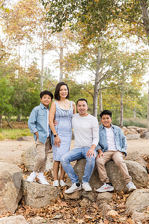 outdoor family photo in irvine by orange county wedding photographer tram bill (74)