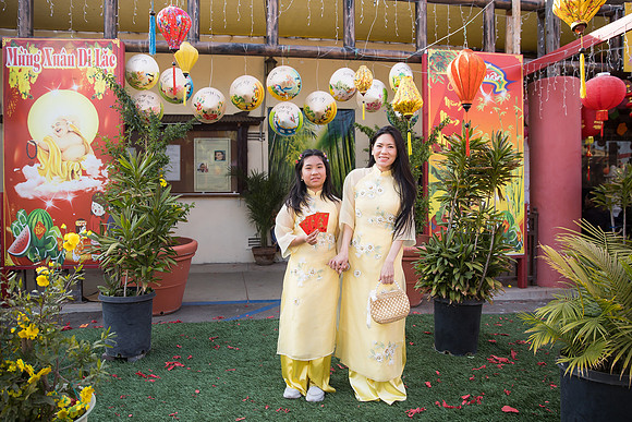 mother and daughter lunar new year viet tet photo orange county los angeles wedding photographer-31