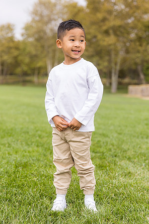 outdoor family photo in irvine by orange county wedding photographer tram bill (216)