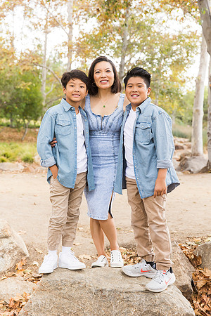 outdoor family photo in irvine by orange county wedding photographer tram bill (85)