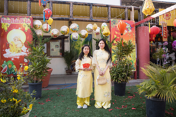 mother and daughter lunar new year viet tet photo orange county los angeles wedding photographer-29