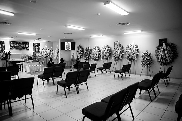 Hien's Mom Funeral-B&W (131)