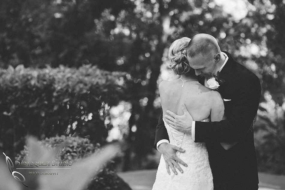 Taryn & Jason first look and hugging