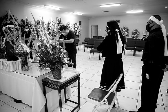 Hien's Mom Funeral-B&W (275)