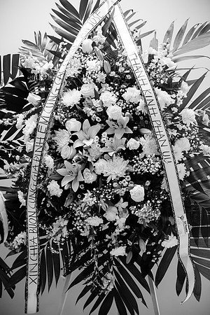 Hien's Mom Funeral-B&W (110)