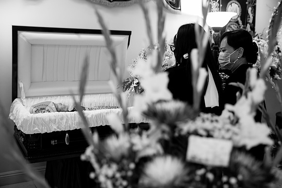 Hien's Mom Funeral-B&W (162)