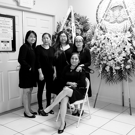 Hien's Mom Funeral-B&W (301)