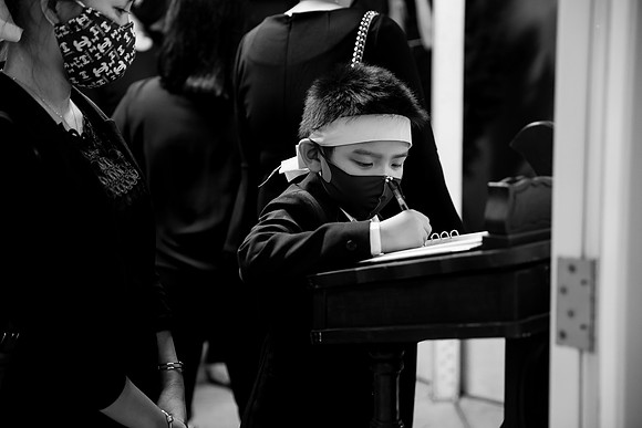 Hien's Mom Funeral-B&W (327)