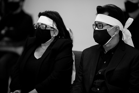 Hien's Mom Funeral-B&W (392)