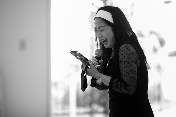 Hien's Mom Funeral-B&W (386)
