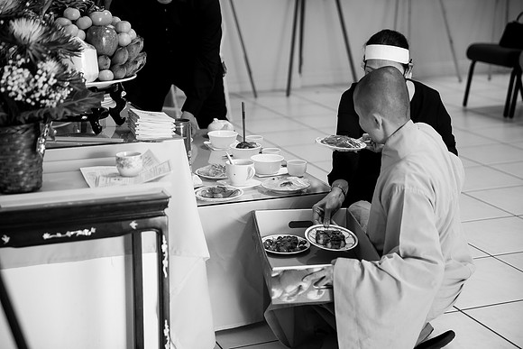 Hien's Mom Funeral-B&W (193)