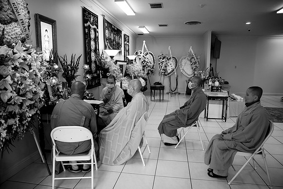 Hien's Mom Funeral-B&W (343)