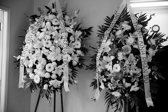 Hien's Mom Funeral-B&W (24)