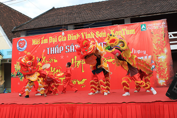 Annual 7th - Dem Thap Sang Tinh Thuong at Vinh Son by Nguyen Anh Duc -2013- Host by Temecula Wedding Photographer of PhotoQuest Studio, Photography