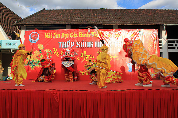 Annual 7th - Dem Thap Sang Tinh Thuong at Vinh Son by Nguyen Anh Duc -2013- Host by Temecula Wedding Photographer of PhotoQuest Studio, Photography