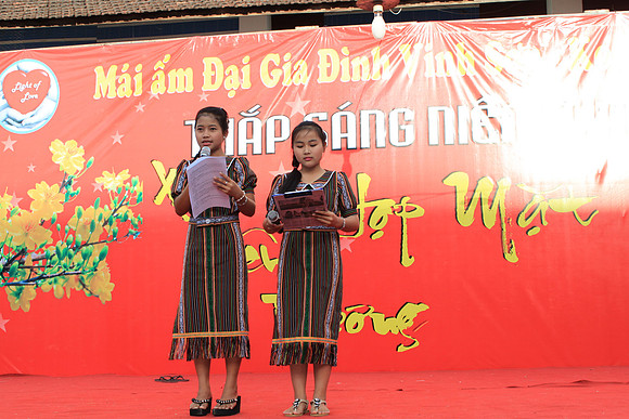 Annual 7th - Dem Thap Sang Tinh Thuong at Vinh Son by Nguyen Anh Duc -2013- Host by Temecula Wedding Photographer of PhotoQuest Studio, Photography