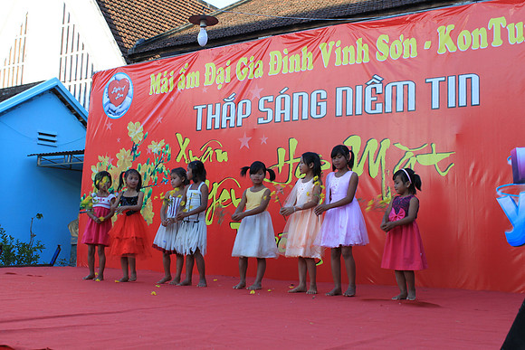 Annual 7th - Dem Thap Sang Tinh Thuong at Vinh Son by Nguyen Anh Duc -2013- Host by Temecula Wedding Photographer of PhotoQuest Studio, Photography