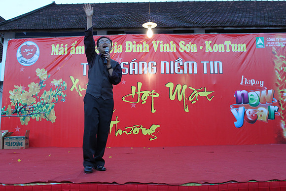 Annual 7th - Dem Thap Sang Tinh Thuong at Vinh Son by Nguyen Anh Duc -2013- Host by Temecula Wedding Photographer of PhotoQuest Studio, Photography