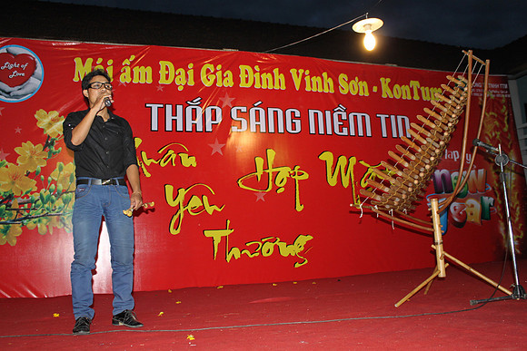 Annual 7th - Dem Thap Sang Tinh Thuong at Vinh Son by Nguyen Anh Duc -2013- Host by Temecula Wedding Photographer of PhotoQuest Studio, Photography