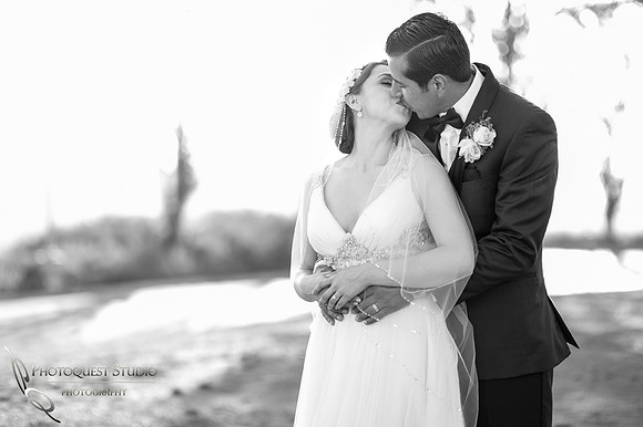prom pose with a kiss