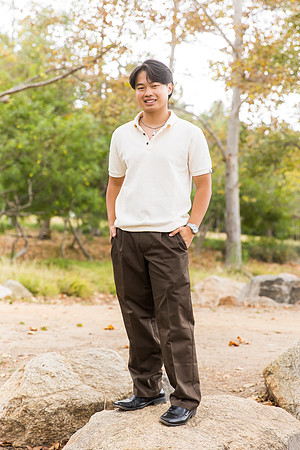 outdoor family photo in irvine by orange county wedding photographer tram bill (4)