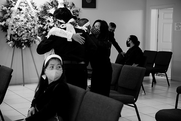 Hien's Mom Funeral-B&W (222)