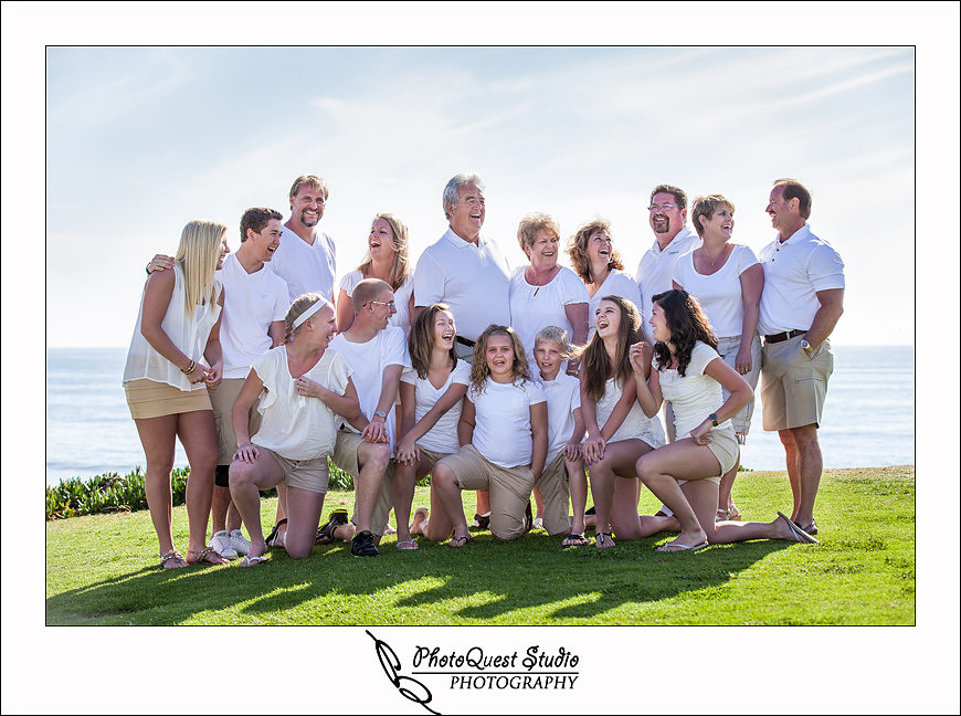 Pacific Beach, San Diego Family Photo by Menifee, Murrieta, Temecula Wedding and Family Photographer - Happy Family of 17 people from 3 generations