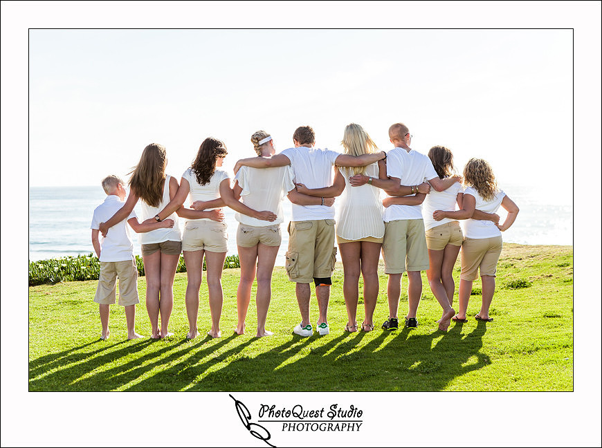 Pacific Beach, San Diego Family Photo by Menifee, Murrieta, Temecula Wedding and Family Photographer - 9 cousins hands in hands at pacific beach family photos session