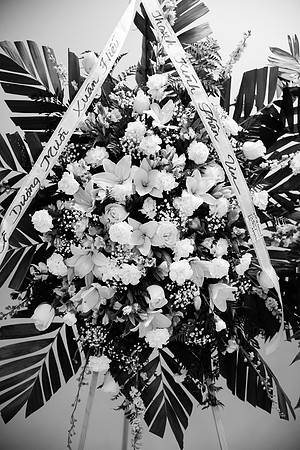 Hien's Mom Funeral-B&W (109)