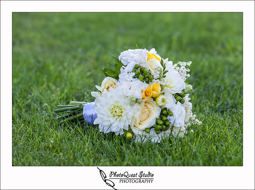 Temecula Creek Inn Wedding Photo by Temecula Wedding Photographers - the bouquet