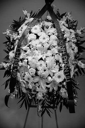 Hien's Mom Funeral-B&W (107)
