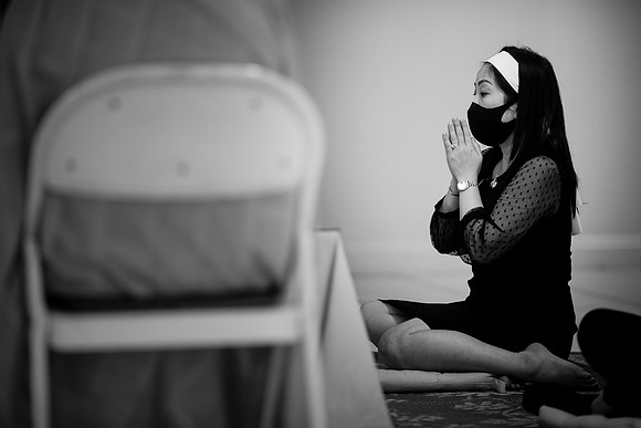 Hien's Mom Funeral-B&W (357)