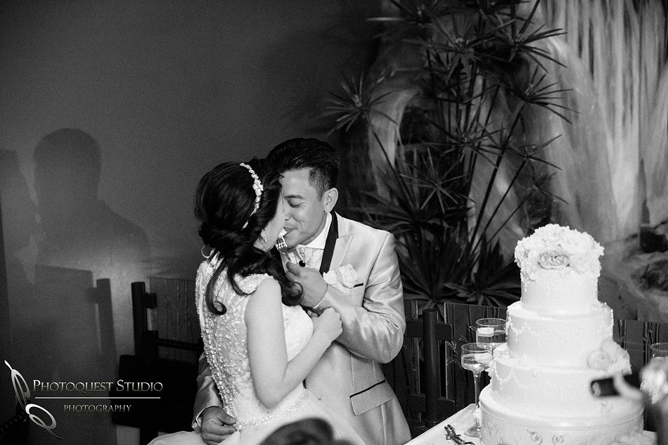 Eating cake, Brodard Chateau Wedding