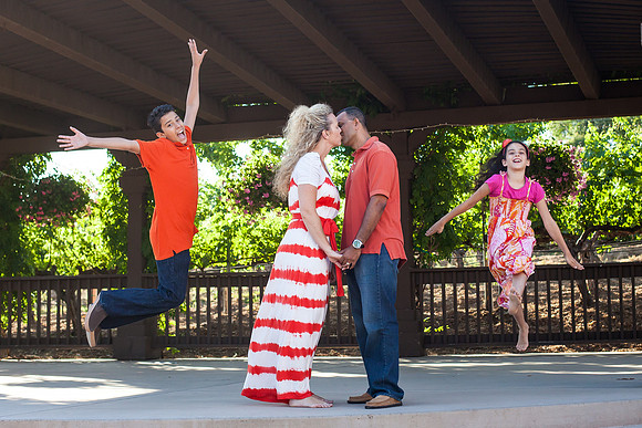Family photo at Wilson Creek Winery, Paul David, Elevate Fitness Studio by Menifee Family Photogarpher of Photoquest Studio, Photography