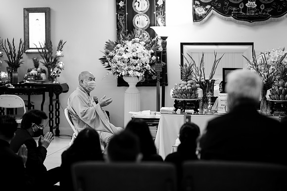 Hien's Mom Funeral-B&W (55)