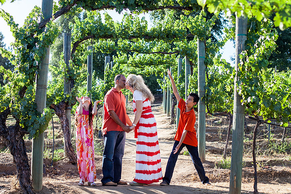 Family photo at Wilson Creek Winery, Paul David, Elevate Fitness Studio by Menifee Family Photogarpher of Photoquest Studio, Photography