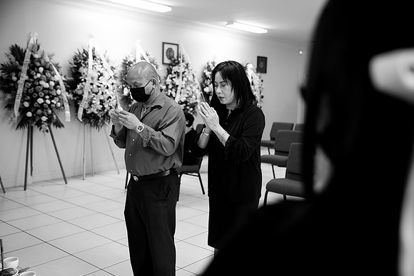 Hien's Mom Funeral-B&W (190)