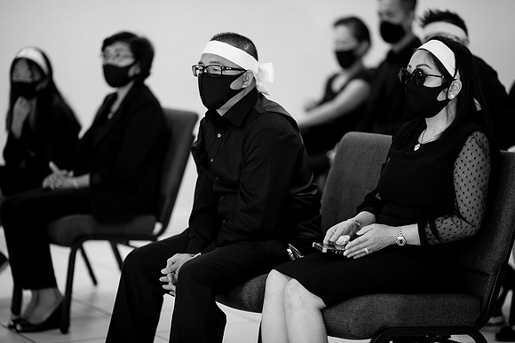 Hien's Mom Funeral-B&W (401)