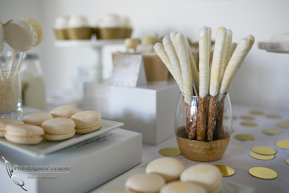 White chocolate coating pretzel stick